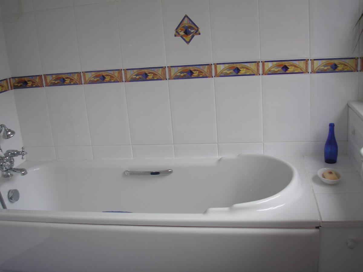 Chart House Bed And Breakfast Dorking Ngoại thất bức ảnh